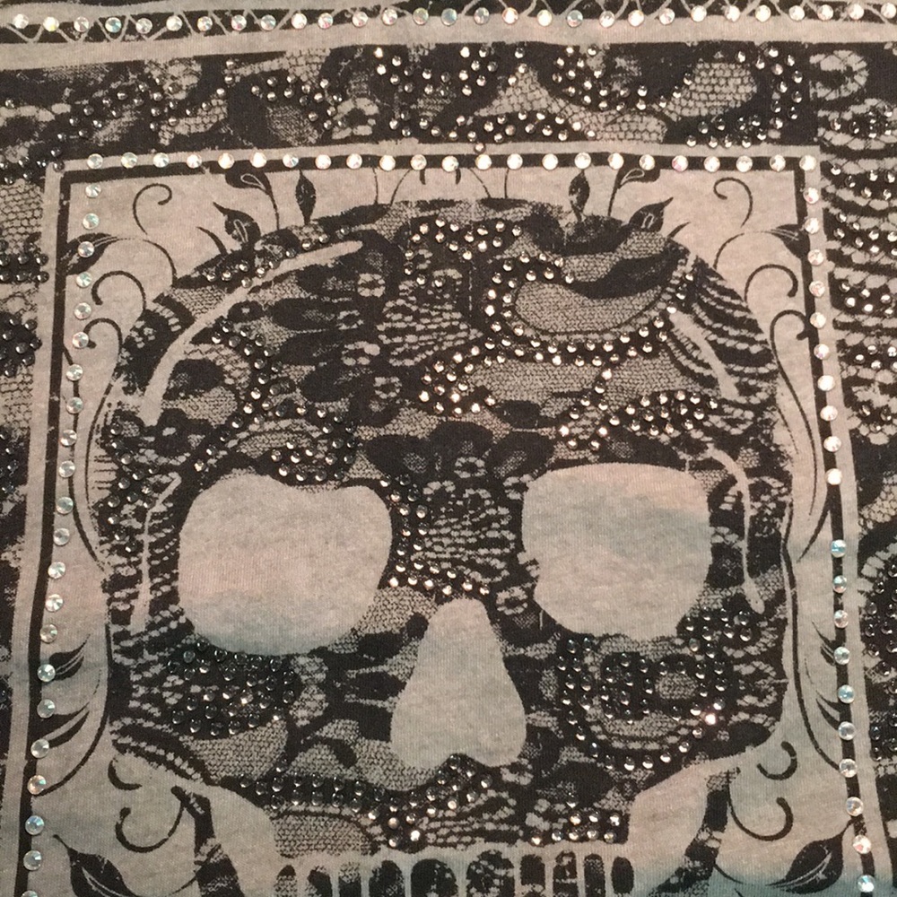 Gently used Vocal top with skull design. - Picture 3 of 3